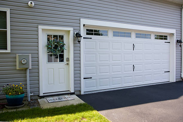 24/7 Emergency Garage Door Panel Replacement experts in Edgemont Park, MI